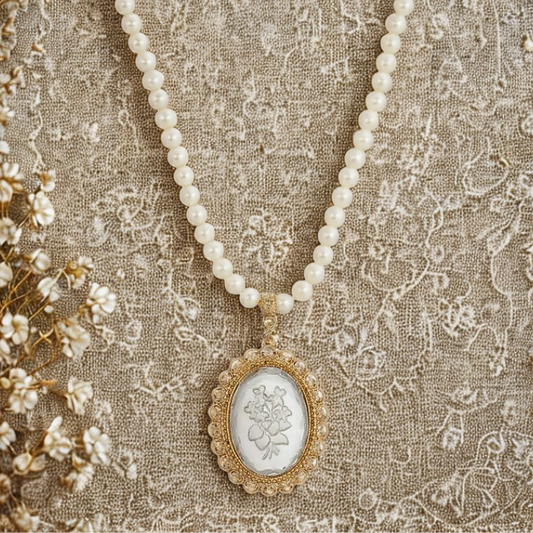 1928 Jewelry Glass Engraved Flowers Necklace